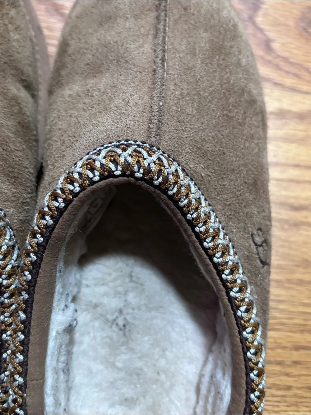 UGG Tasman Chestnut Suede Sheepskin Slippers Youth  Size 4